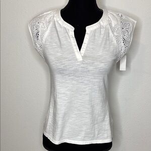 Talbots size P White Fitted Blouse with V-Neck Cap Sleeves and Mandarin Collar